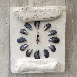 Small Mussel Shell and Driftwood Clock