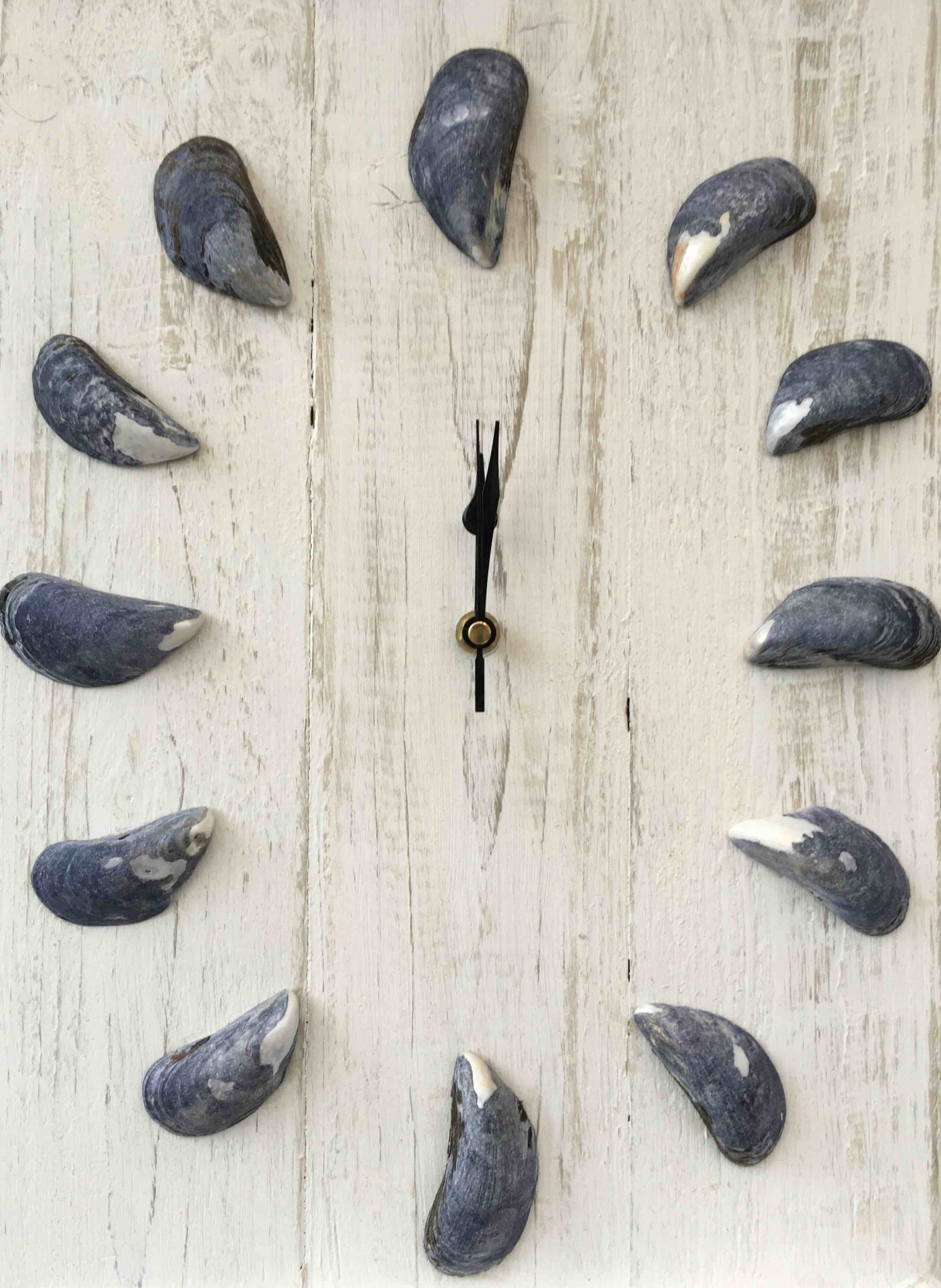 Extra Large Mussel Clock2