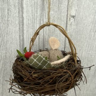 Nesting Mouse with Holly